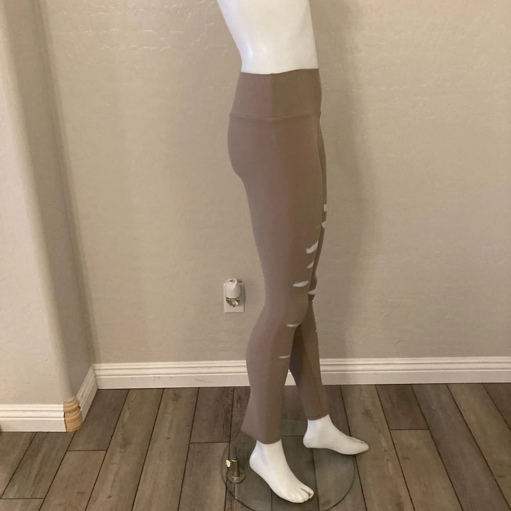 ALO YOGA HIGH WAISTED RIPPED WARRIOR LEGGING IN TAN XS